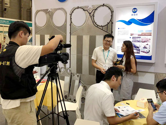 工业废水处理厂家分分彩上海展会现场新闻媒体采访